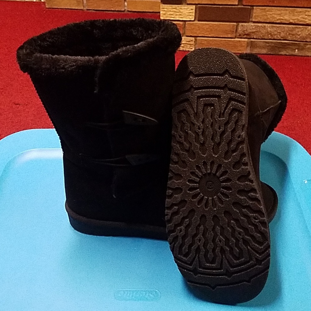 Fur-lined winter boots